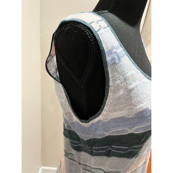 ST. JOHN sport sleeveless Blouse - Picture 3 of 8